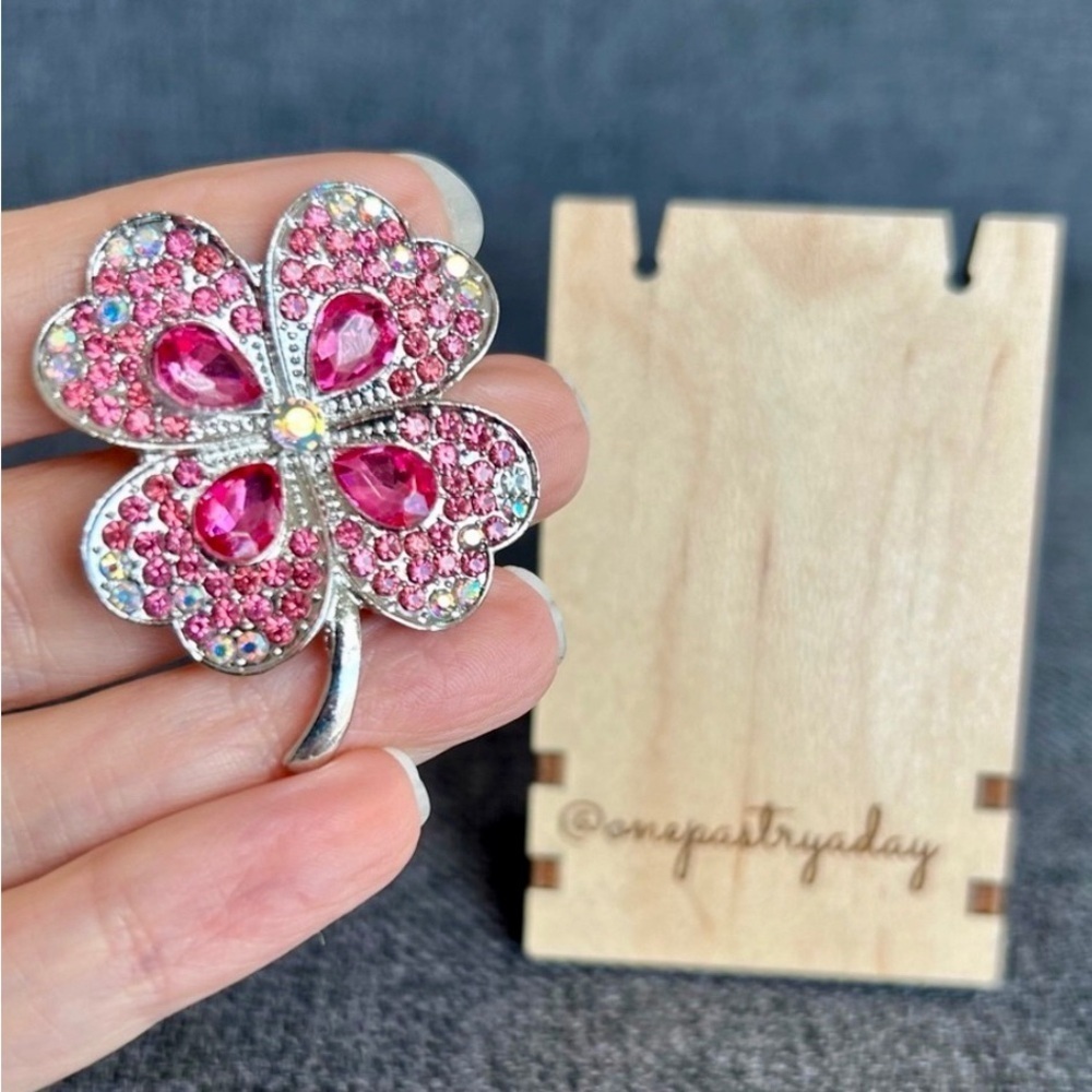 Fashion Rhinestone Four Leaf Clover, Shamrock Brooch Pin, Pink, Silver, Sparkly